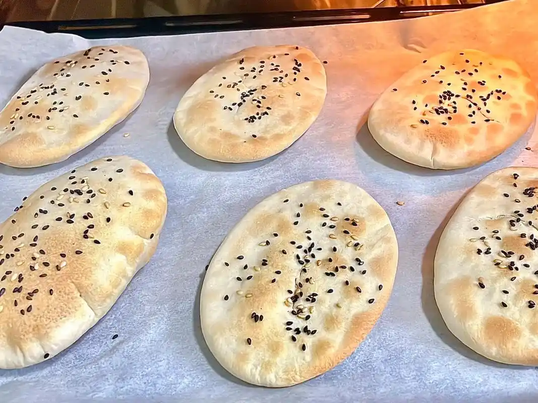 自己在家做甜烧饼教程.300克中筋面粉 160克温水 10克 - 抖音