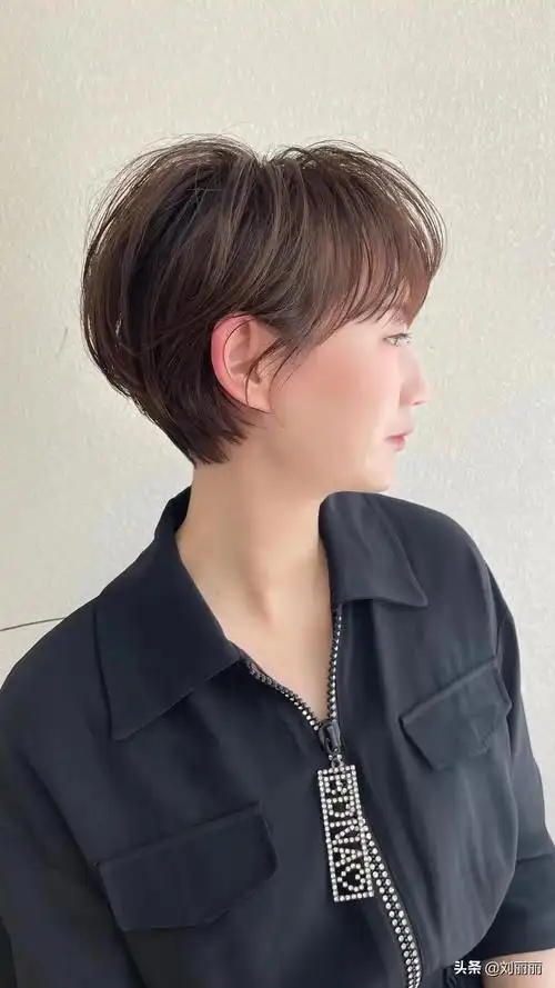 是时候剪掉长发了,15款短发送给你,利落时尚显脸小