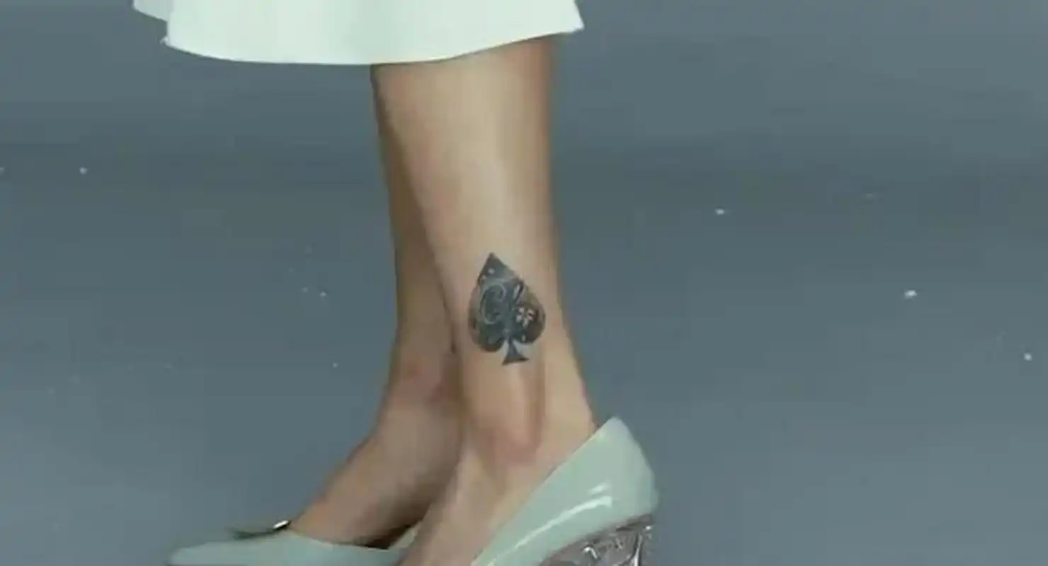 她腿的黑桃纹身特吸睛,有什么含义吗?