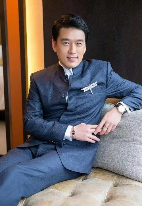 为演马化腾花4万配眼镜,斥资30万定制西装,王耀庆究竟有多敬业