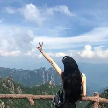 女生剪刀手背影头像