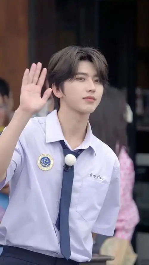 奔跑吧校服路透##蔡徐坤白月光学长