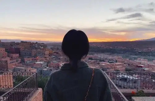 阚清子晒照背影耐人寻味,终于没有辜负粉丝心找到真爱