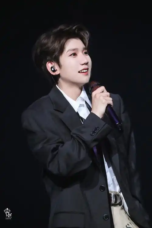 王源客厅狂欢巡演