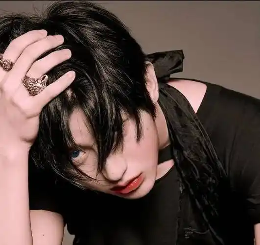 蔡徐坤有对象的消息属实吗?这对他的粉丝意味着什么?