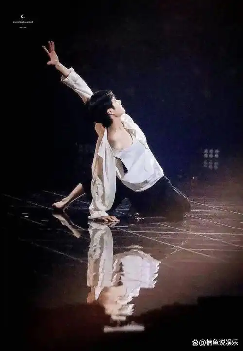 王一博赤脚跳舞,穿白衣演绎翩翩少年,每一步都跳在了我的心巴上