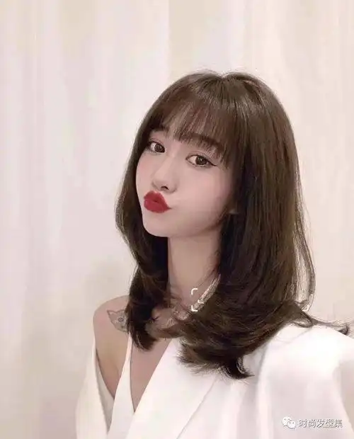 八字刘海中长发,8字刘海图片适合什么脸型