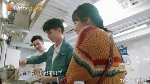 王俊凯牌凉虾终于成功,看着就有食欲,杨紫馋的不行