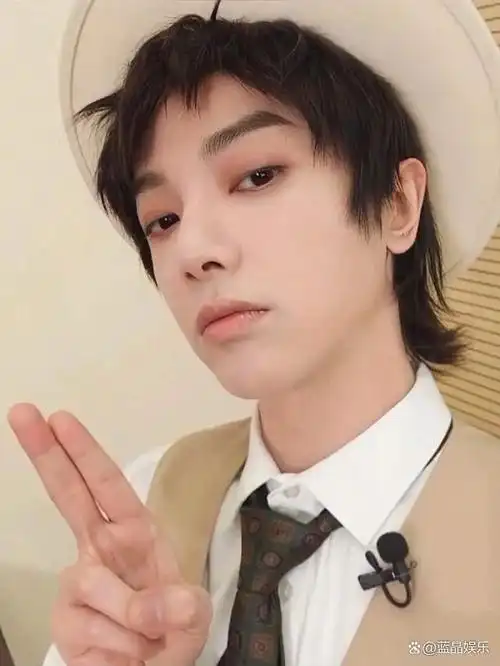 的"名场面"之一莫过于旋转挑战里华晨宇遭到来自搭档关晓彤的临阵"