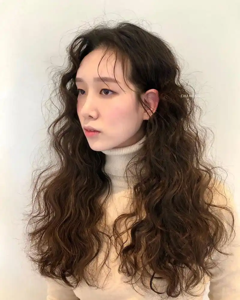 2021发型就选烫卷卷,蓬松保暖真洋气,喜欢别错过