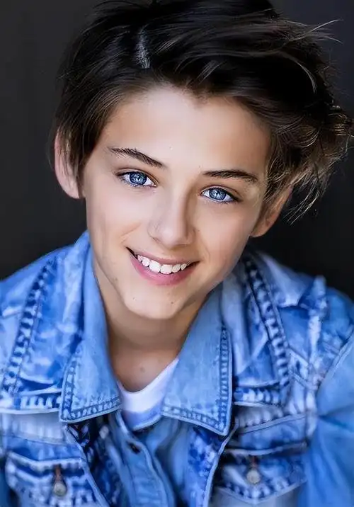 12岁爆红的"世界第一美少年":蓝色眼眸惊艳世人,6年后怎样了