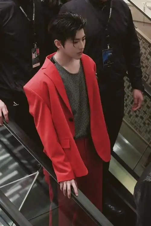 真的很帅!红色他超适合的    #蔡徐坤#ride or die至死不渝-蔡徐坤