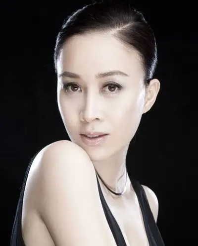 姓名:那英 国籍:中国 出生地:辽宁省 身高:168cm 体重:46kg 生日:1967