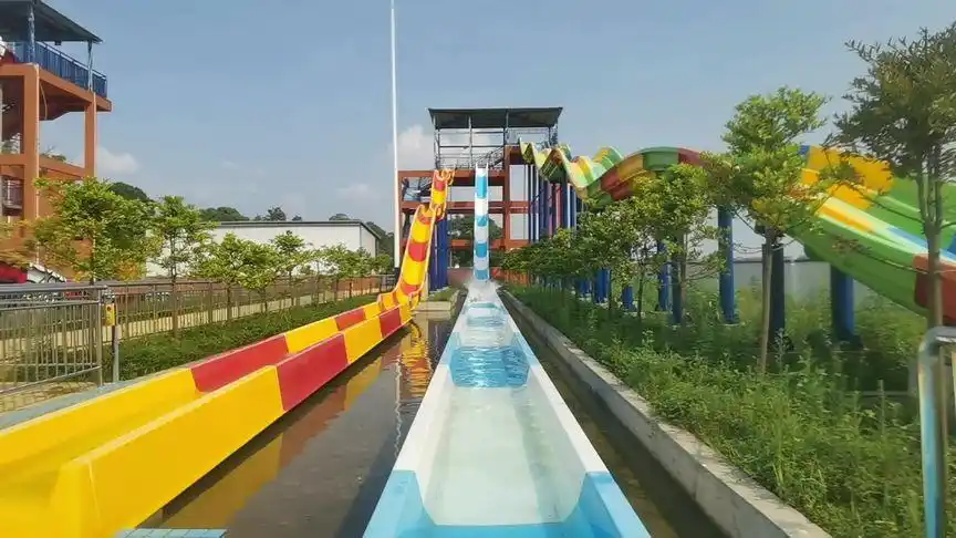陪伴孩子的美好时光 7月19日全家在宜丰水上乐园玩的视频