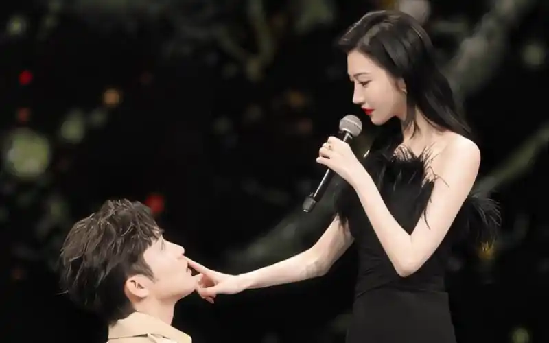 张彬彬景甜牵手合唱《下落不明》,简直不要太甜啊