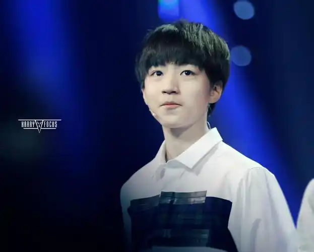 tfboys王俊凯 2014.10.16 中国文艺录制.cr.logo