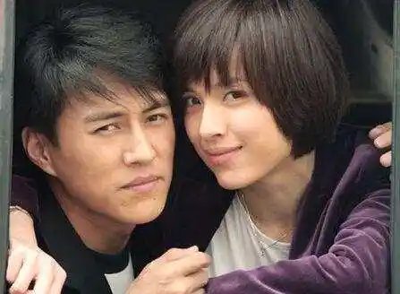 靳东与前妻江珊离婚原因曝光, 前妻仍对他念念不忘