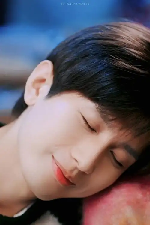成毅张予曦贴胸口