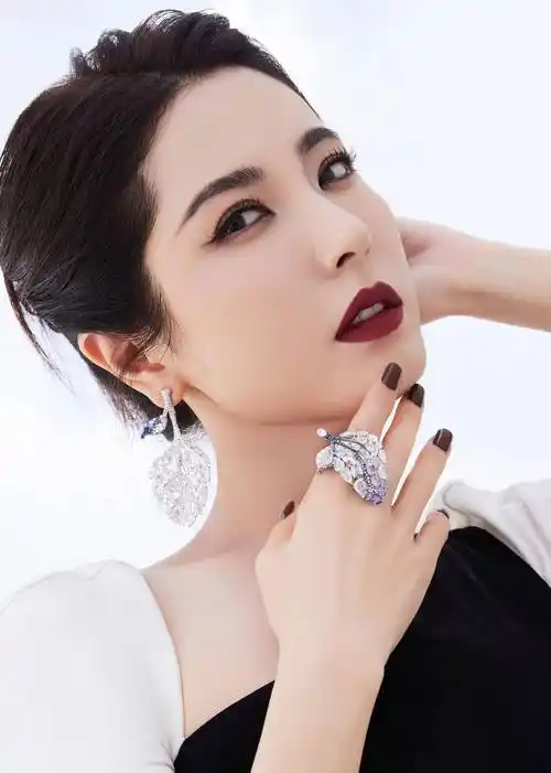 676767曾黎黑白燕尾蝶裙展现67优雅大气魅力风姿_连衣裙_斗篷