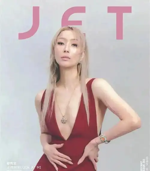 郑秀文的身材好高级呀,瞬间领悟到了平胸的高级感!