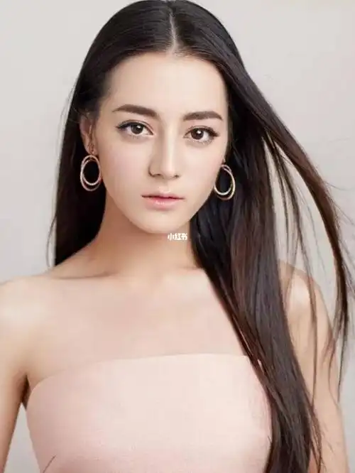 迪丽热巴考古照