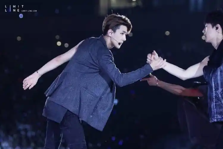 吴世勋 张艺兴 cr:logo - 堆糖,美图壁纸兴趣社区