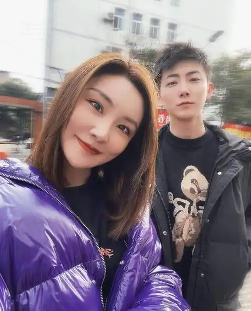 原创娱乐圈两位女星同时官宣结婚消息杨紫的祝福王俊凯却无辜躺枪