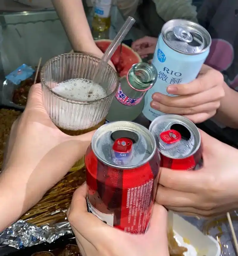 深夜 闺蜜 家里 烧烤 啤酒 综艺 幸福时刻#微醺时刻 #志 - 抖音