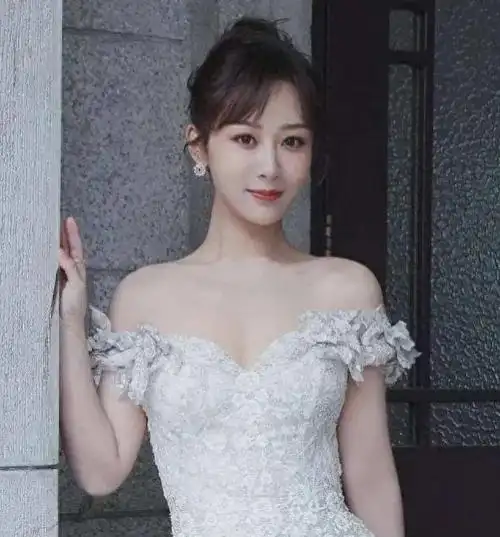 杨紫恋爱了?|肖战|恋情|绯闻|张艺兴_网易订阅