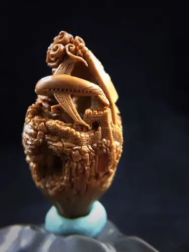 图说天下 正文 1/2 非遗抗疫作品展:太行核桃微雕技艺 《中国加油