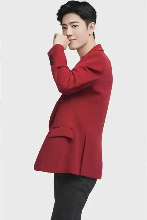 红色是肖战的应援色,也是他最爱的颜色,把红色穿在身上肖战,更是yyds