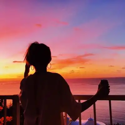 头像 夕阳短发女头背影