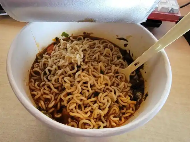 成功的像素级模仿-康师傅老坛酸菜牛肉面