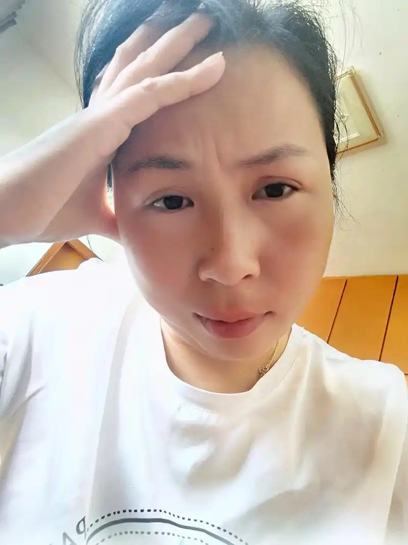 现在的手机不行吗拍出来的照片咋又丑有胖的