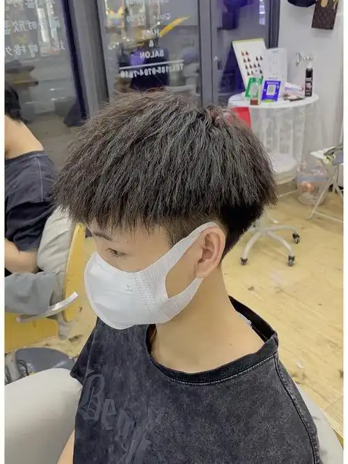 经典款碎盖锡纸烫造型设计