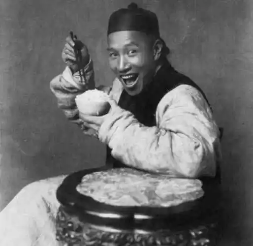 旧社会的地主是地多还是钱多?