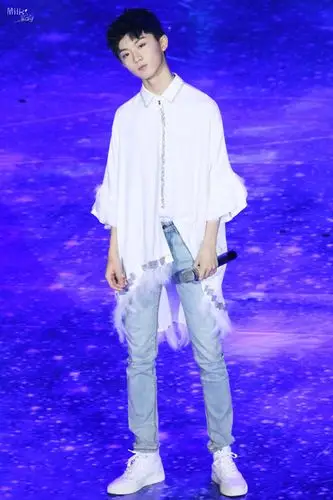 今天是安静唱歌的马嘉祺 图@milkway银河_马嘉祺