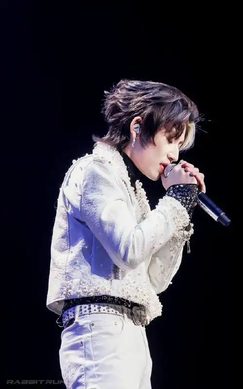 郎朗音乐会嘉宾是小鬼##小鬼今晚白马王子即视感##小鬼新歌没有牡的