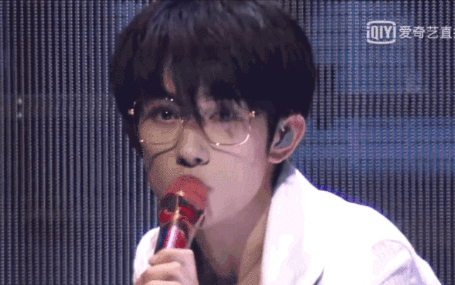 易烊千玺眼镜杀动图合集,这个斯文杀手太可了