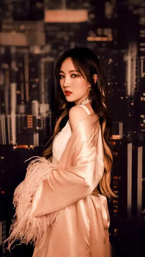 歌手孟佳海外练习生出道酷女孩的写真照来了