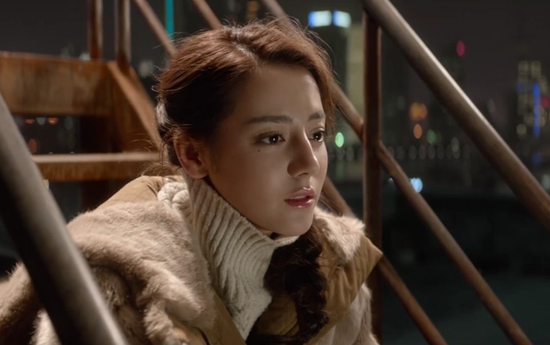 迪丽热巴在《21克拉》中形象是这样的,演技依旧的很棒_新浪看点