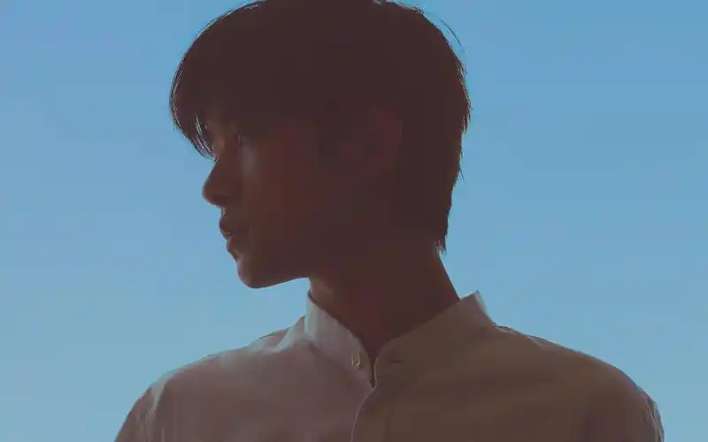 易烊千玺酷黑时尚写真桌面壁纸高清大图预览1920x1200_大陆明星下载