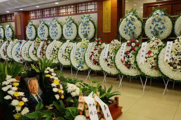 周叔莲先生遗体送别仪式在八宝山殡仪馆举行