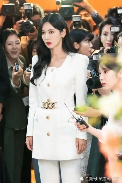 《顶楼3》金素妍崔艺彬僵硬站立,表情岌岌可危的现场被捕捉到_腾讯