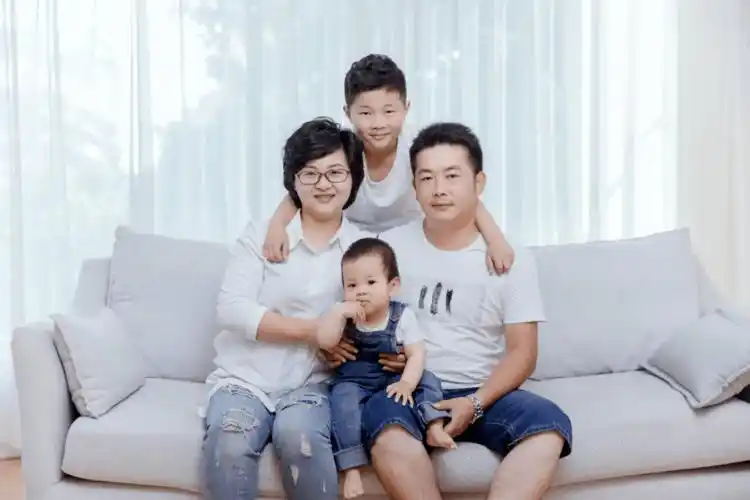 孙涛家庭绿色牟雪琴一家三口人,家庭和睦,对工作认真负责,在生活上