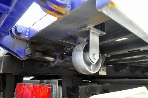 大运奥普力蓝牌一拖二清障车带液压尾板滑轮