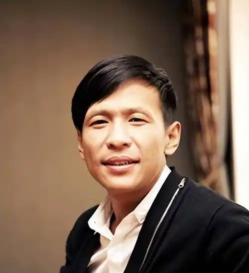 它不仅搞笑,而且启发思考——这就是宋小宝深刻的社会影响