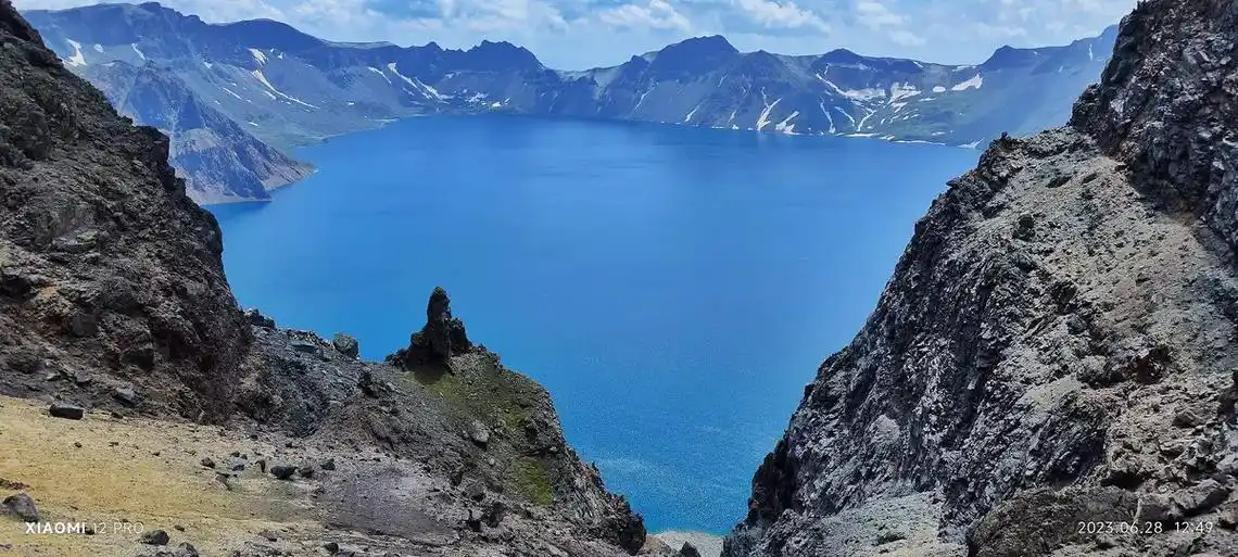 长白山天池长白山天池,海拔2660米,北坡景区,可以坐中巴 - 抖音