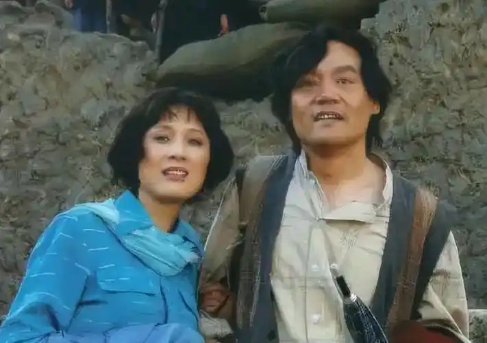 无儿无女的李建群,与著名导演同居27年不结婚,临终后悔让人泪崩