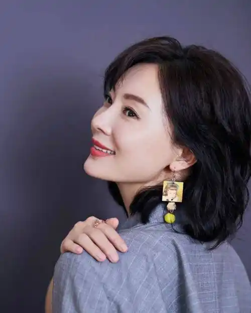 波波头短发造型这样剪,奔三奔四的女生都能年轻20岁,美丽动人_袁泉